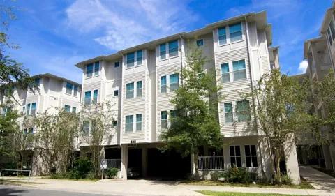 835 SW 9TH STREET #109