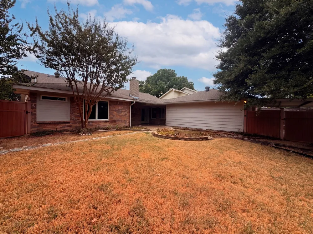 301 Hillside Court Garland, TX 75043