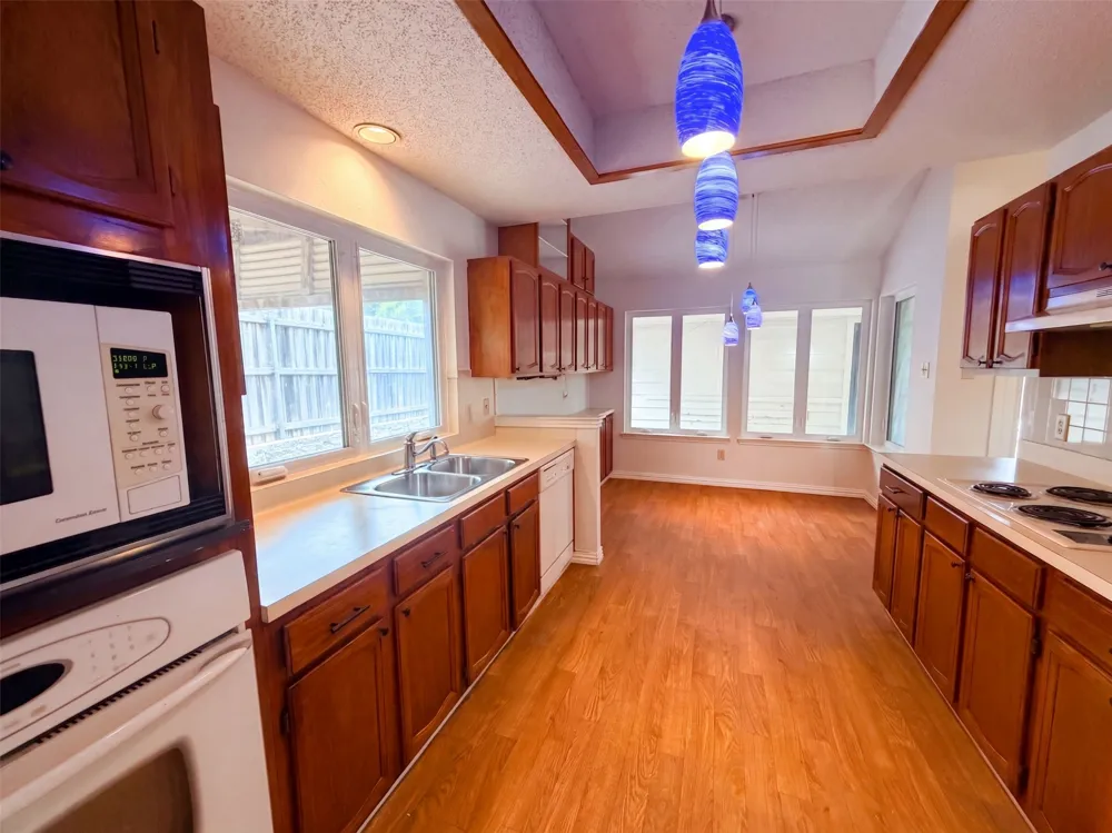 301 Hillside Court Garland, TX 75043