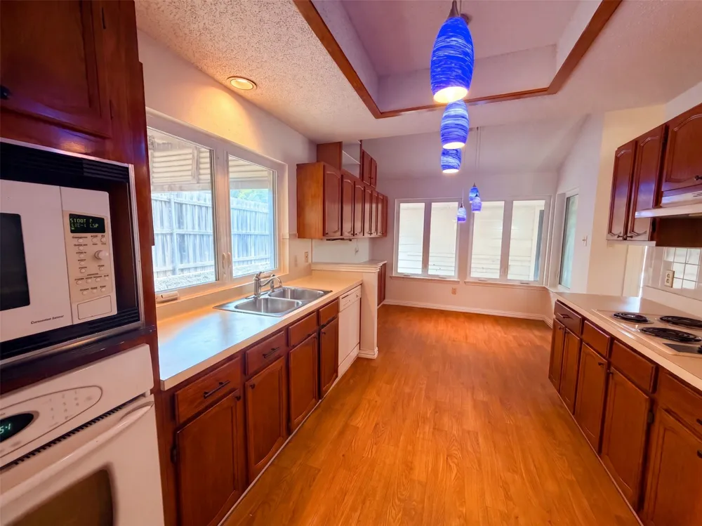 301 Hillside Court Garland, TX 75043