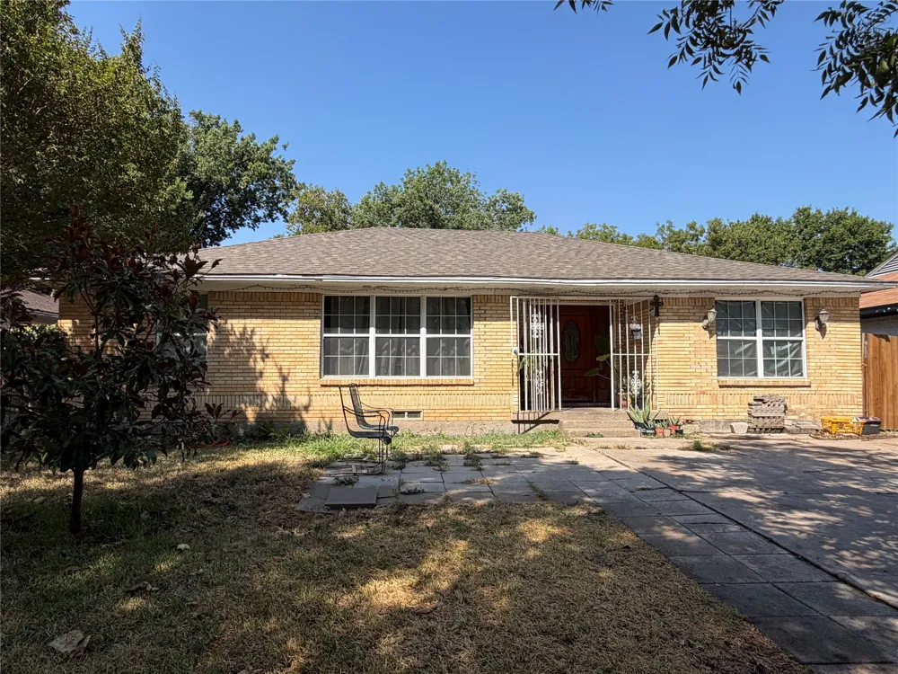 1333 Springlake Drive Dallas, TX 75217