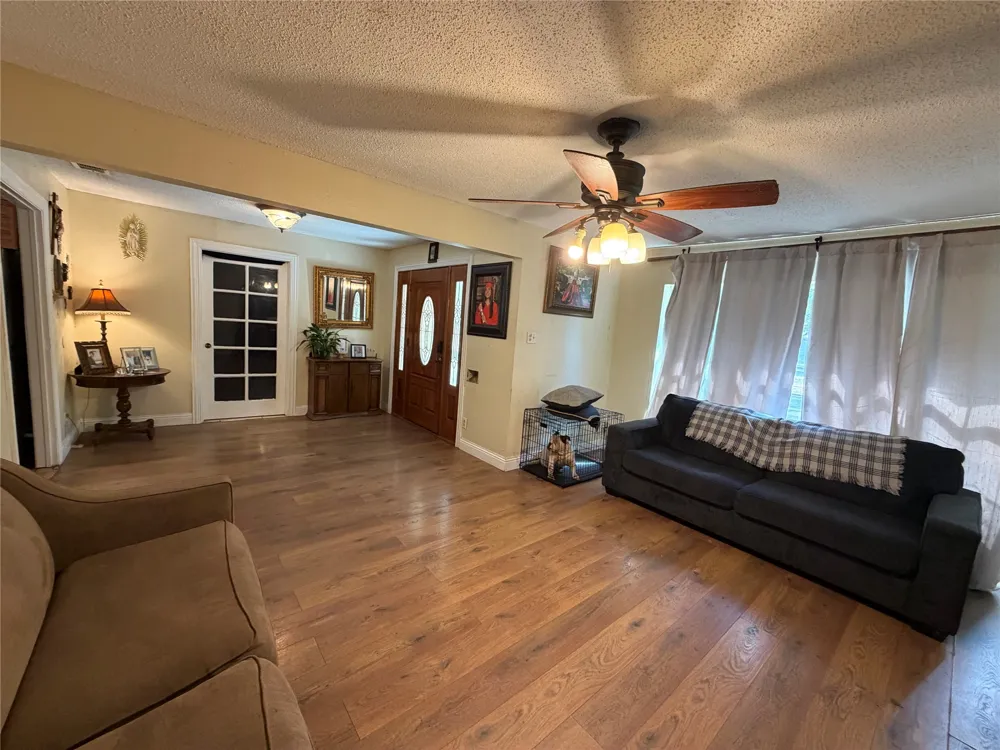 1333 Springlake Drive Dallas, TX 75217