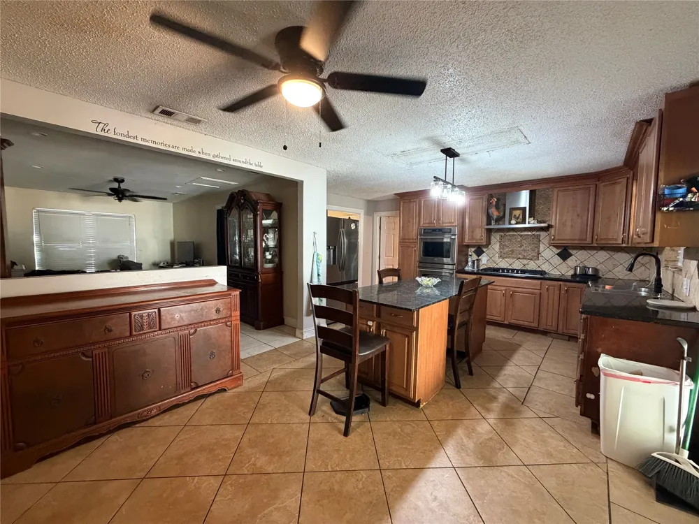 1333 Springlake Drive Dallas, TX 75217
