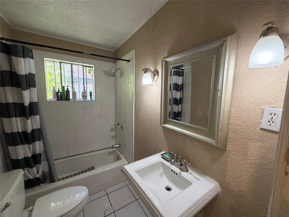 1333 Springlake Drive Dallas, TX 75217
