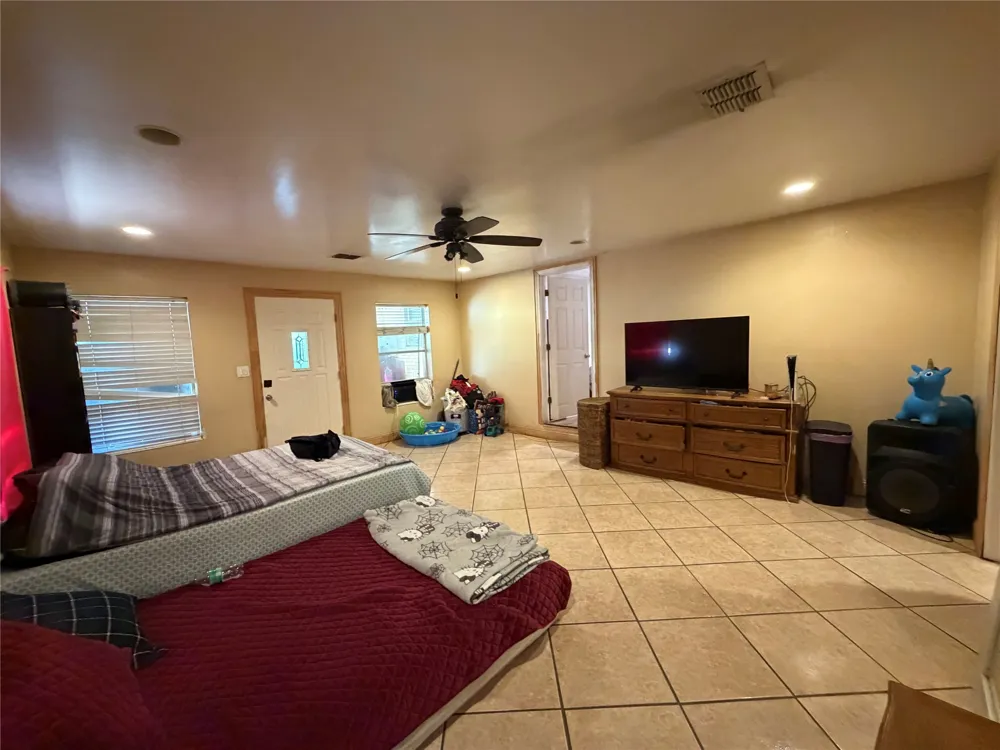 1333 Springlake Drive Dallas, TX 75217