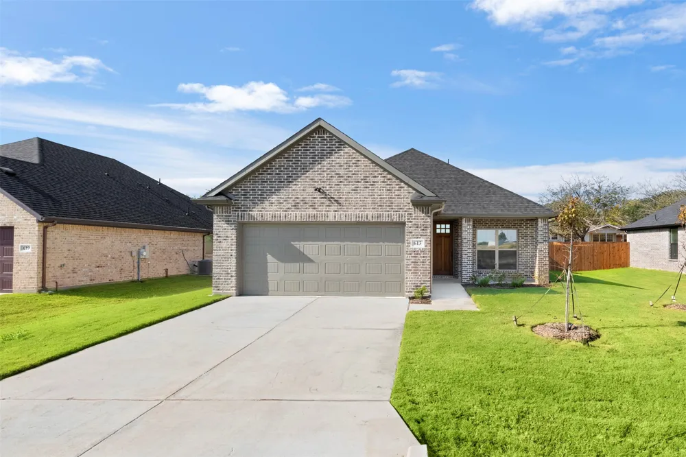 613 Escovedo Drive Italy, TX 76651
