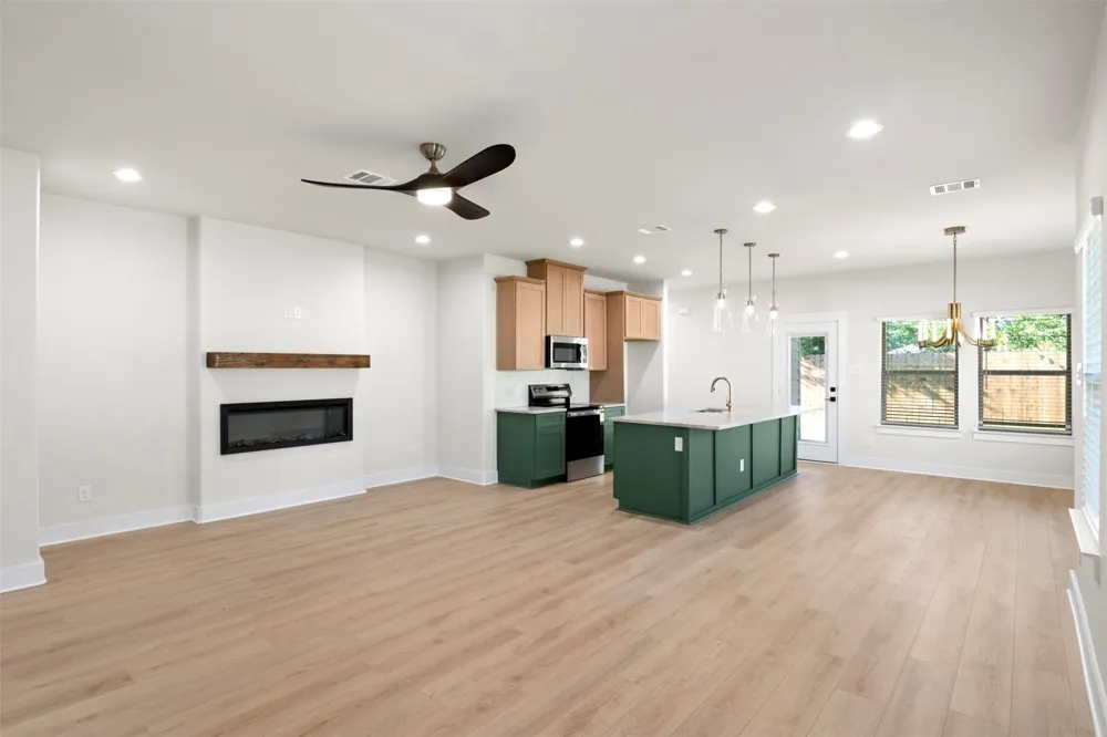 613 Escovedo Drive Italy, TX 76651