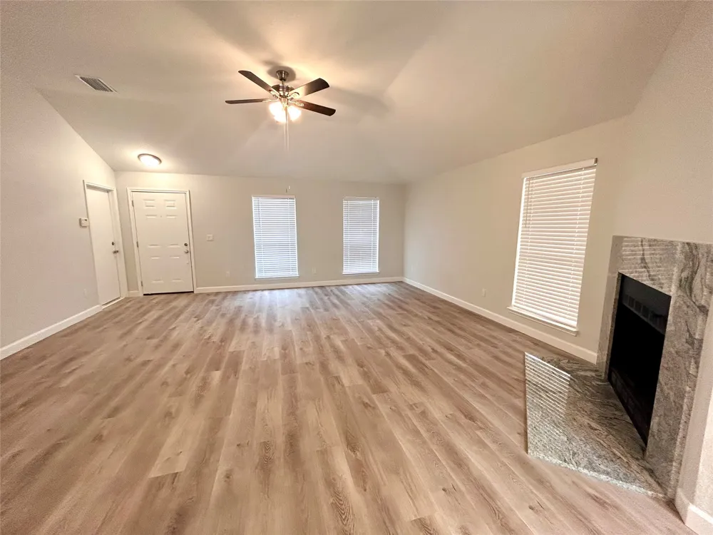 415 Rifleman Trail Arlington, TX 76002