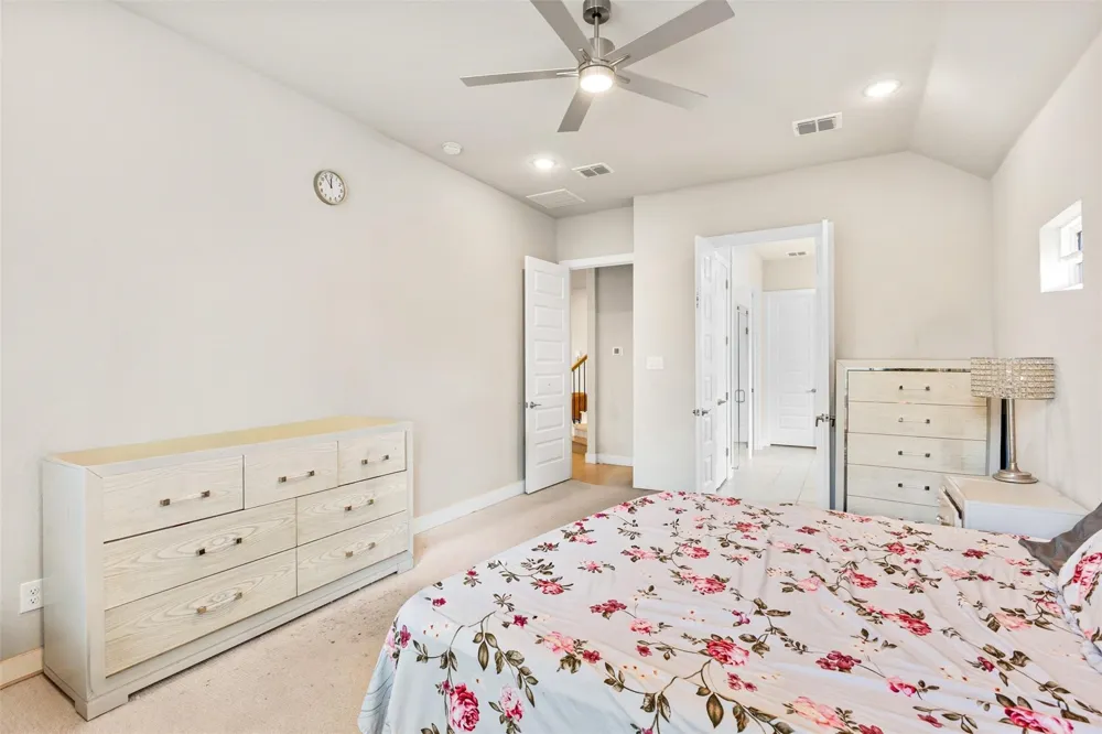 5839 Heatherwood Loop Sachse, TX 75048