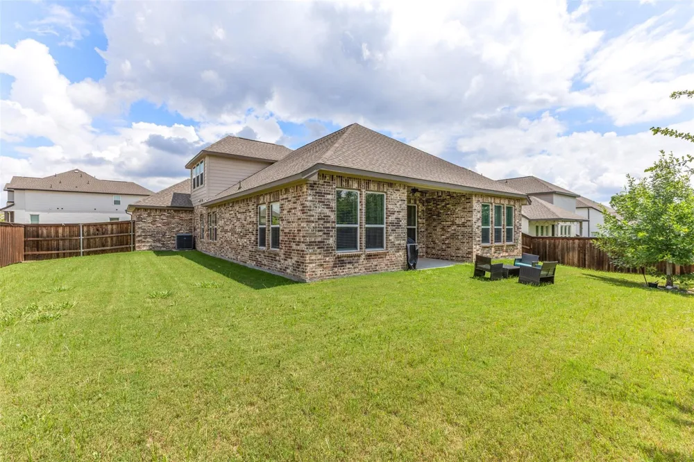 5839 Heatherwood Loop Sachse, TX 75048