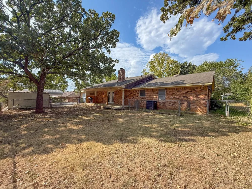 417 W Mccart Street Krum, TX 76249