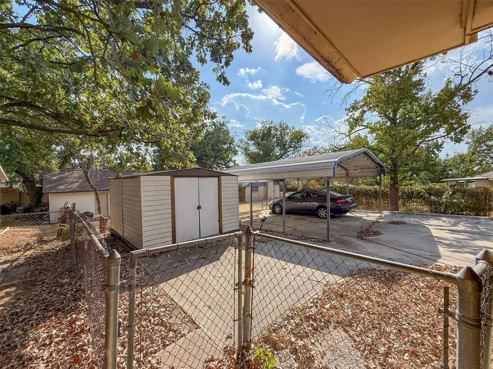417 W Mccart Street Krum, TX 76249