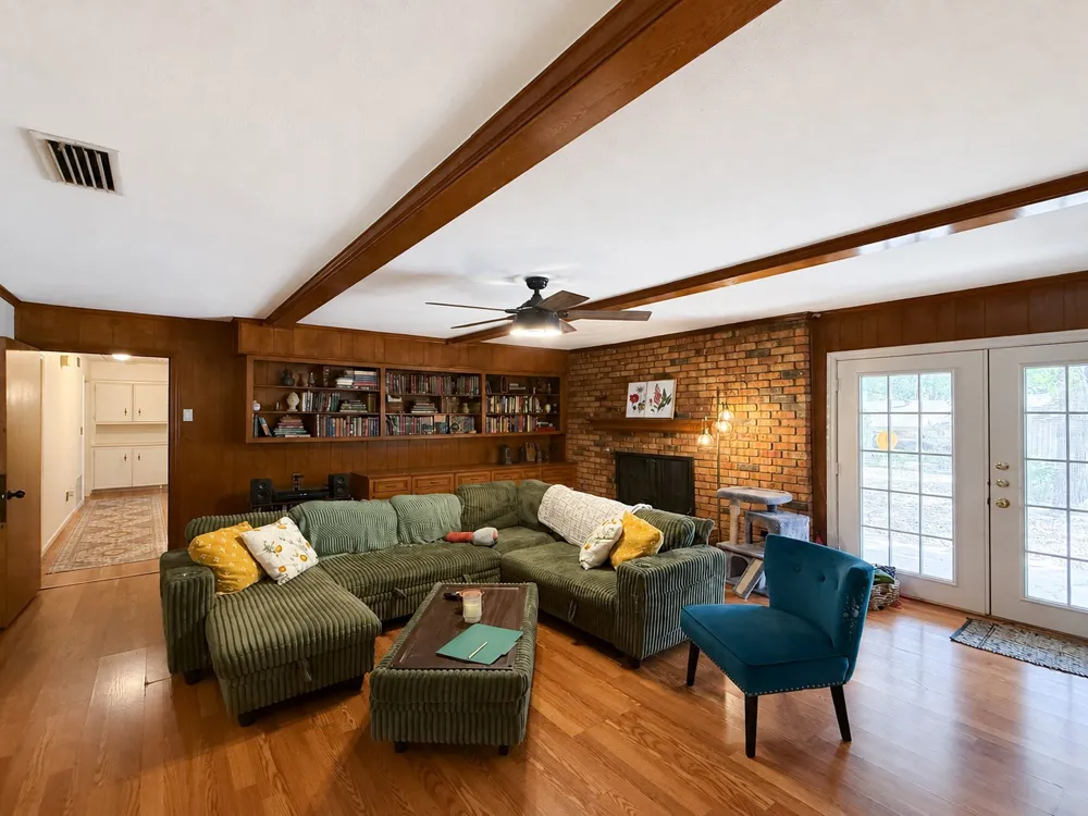417 W Mccart Street Krum, TX 76249