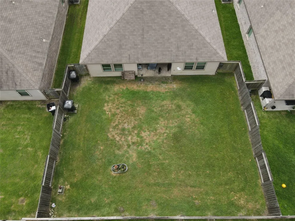 927 Petunia Falls Lane Rosharon, TX 77583