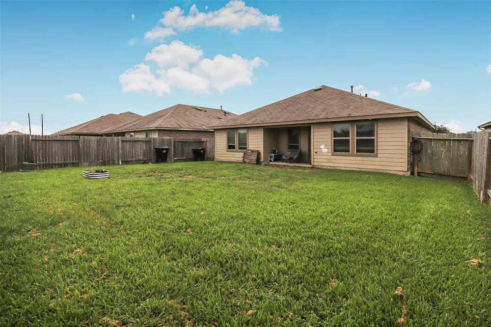 927 Petunia Falls Lane Rosharon, TX 77583