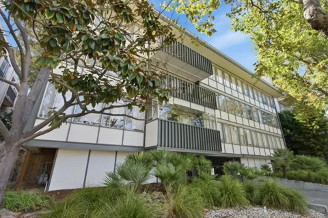 808 Laurel Avenue #202