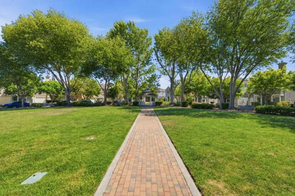 101 Beacon Street Mountain View, CA 94040