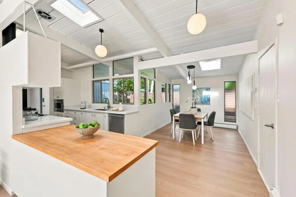 4066 Ben Lomond Drive Palo Alto, CA 94306