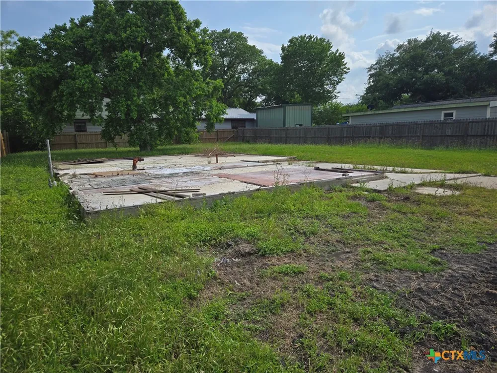 1003 E Virginia Avenue Victoria, TX 77901