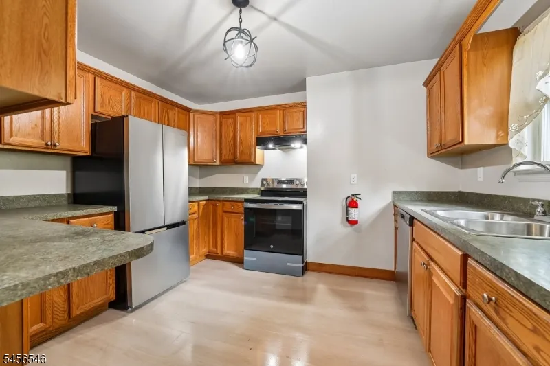 584 Thomas Blvd #1A Unit 1A East Orange City, NJ 07017