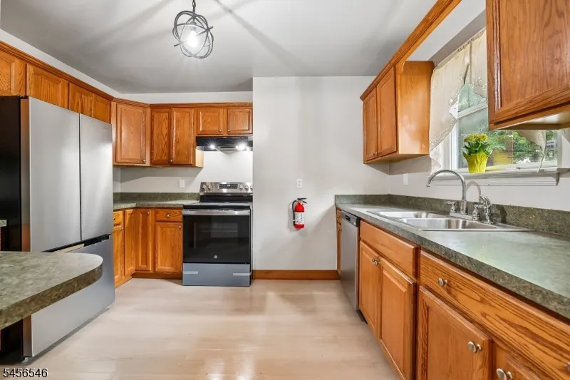 584 Thomas Blvd #1A Unit 1A East Orange City, NJ 07017