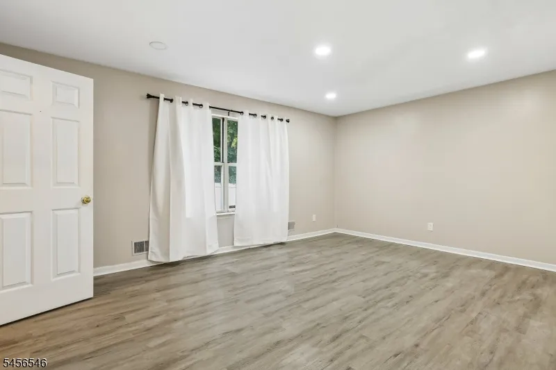 584 Thomas Blvd #1A Unit 1A East Orange City, NJ 07017