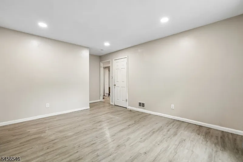 584 Thomas Blvd #1A Unit 1A East Orange City, NJ 07017