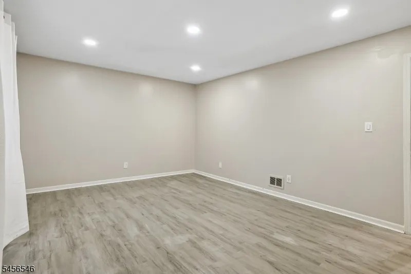 584 Thomas Blvd #1A Unit 1A East Orange City, NJ 07017