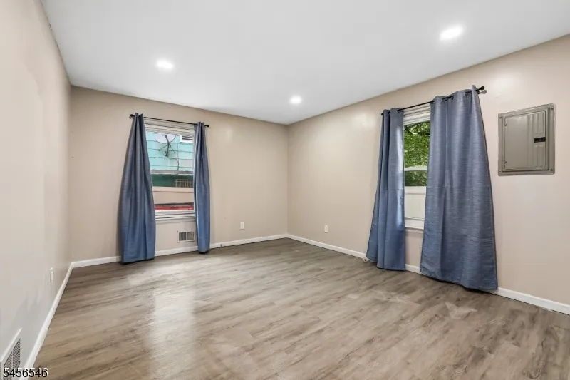 584 Thomas Blvd #1A Unit 1A East Orange City, NJ 07017