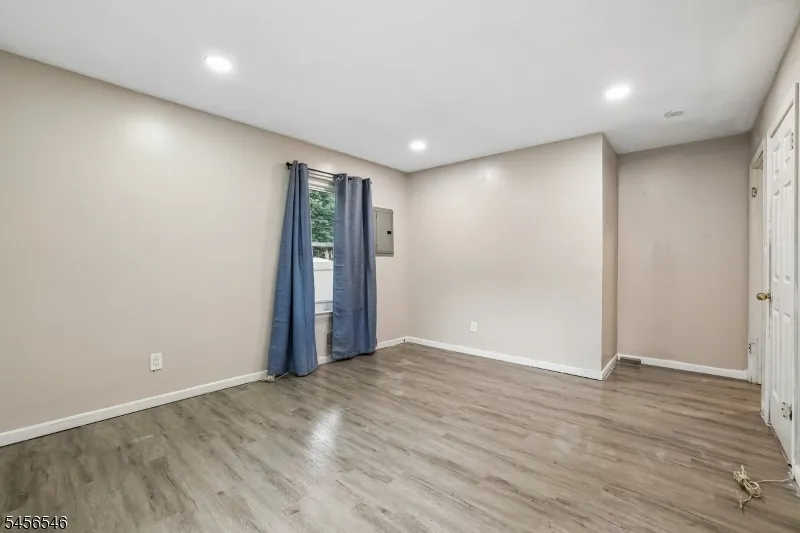 584 Thomas Blvd #1A Unit 1A East Orange City, NJ 07017