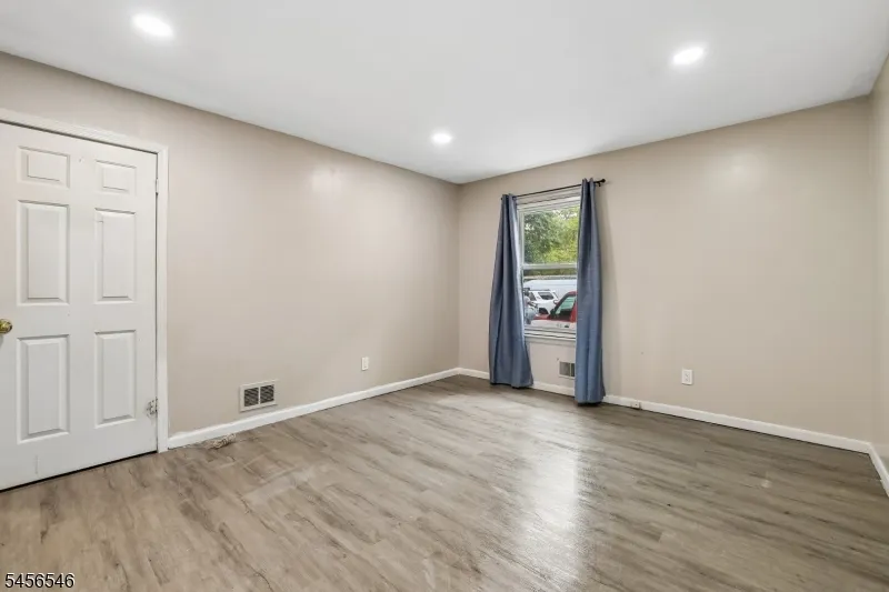 584 Thomas Blvd #1A Unit 1A East Orange City, NJ 07017