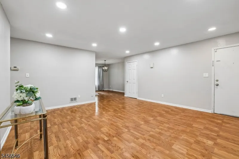 584 Thomas Blvd #1A Unit 1A East Orange City, NJ 07017