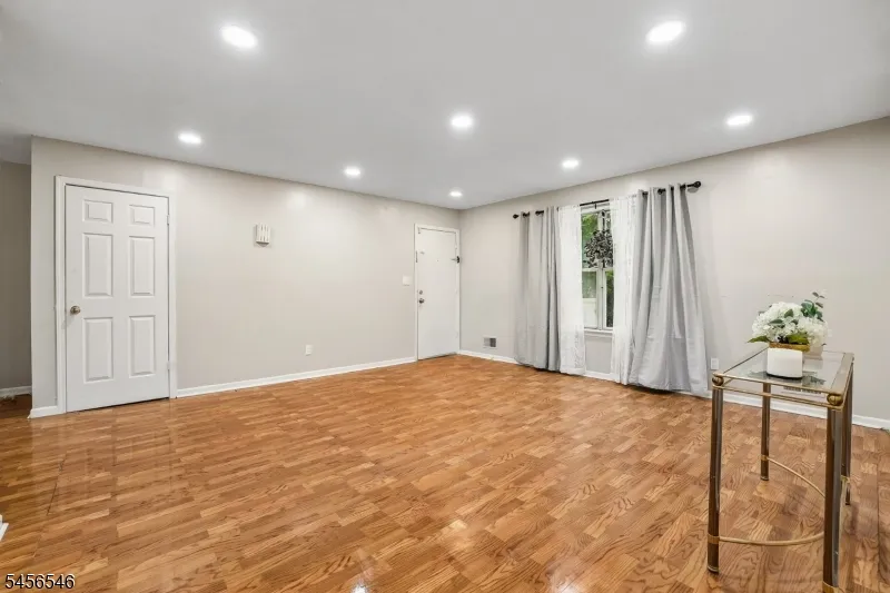 584 Thomas Blvd #1A Unit 1A East Orange City, NJ 07017