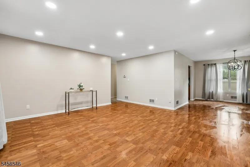 584 Thomas Blvd #1A Unit 1A East Orange City, NJ 07017