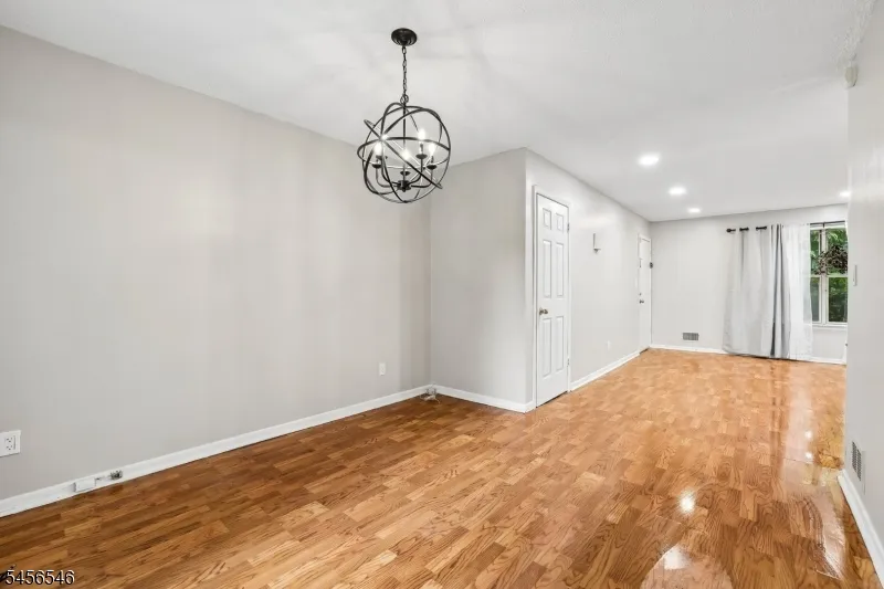 584 Thomas Blvd #1A Unit 1A East Orange City, NJ 07017