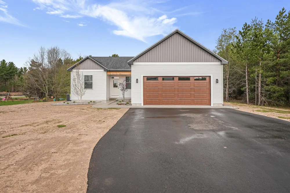 3038 Michele Marie Green Lake Township, MI 49637