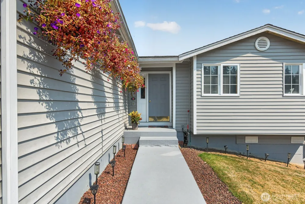 27215 Manor Place NW Stanwood, WA 98292