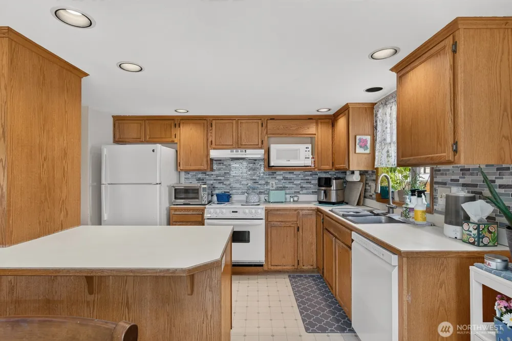 27215 Manor Place NW Stanwood, WA 98292