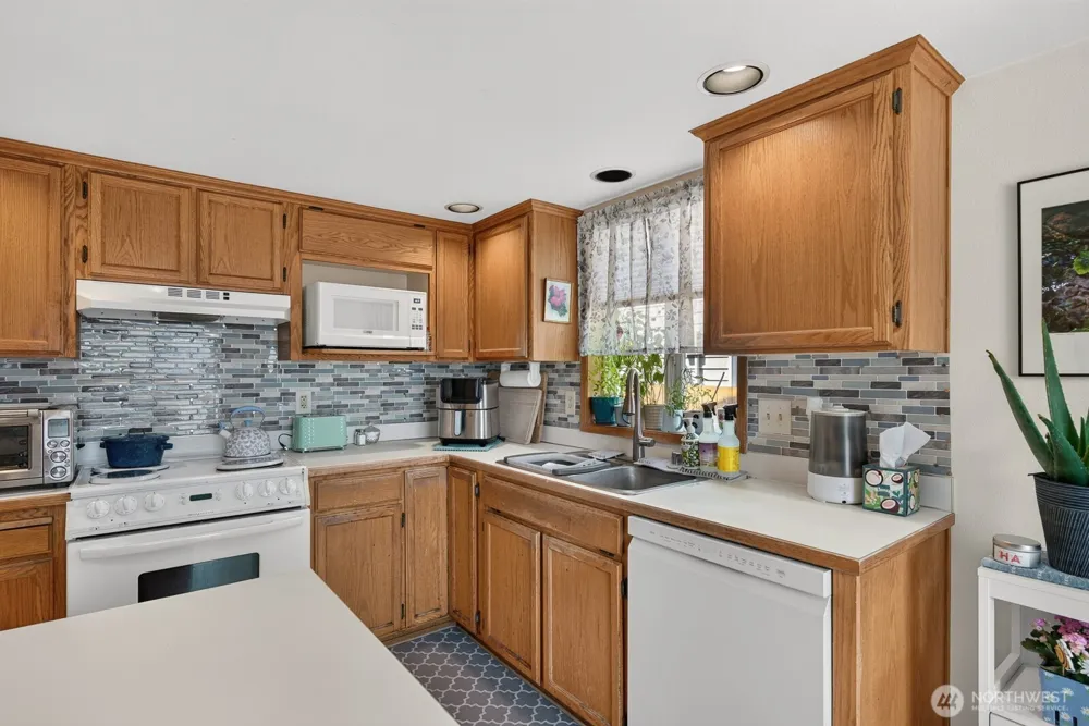 27215 Manor Place NW Stanwood, WA 98292