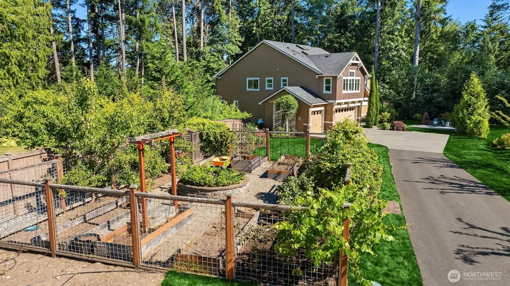 13874 LaVigne Court NE Bainbridge Island, WA 98110