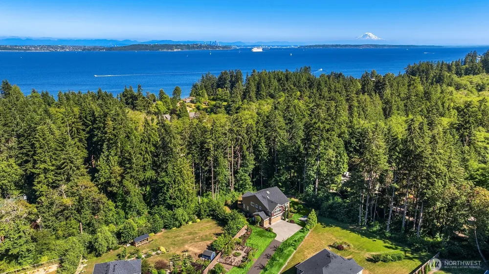 13874 LaVigne Court NE Bainbridge Island, WA 98110