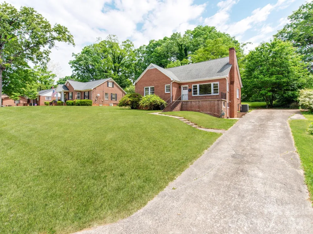 113 Falls Street Morganton, NC 28655