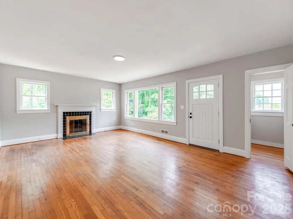 113 Falls Street Morganton, NC 28655