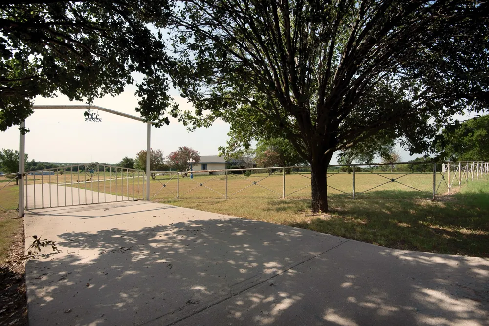 6883 County Road 4098 Kaufman, TX 75142
