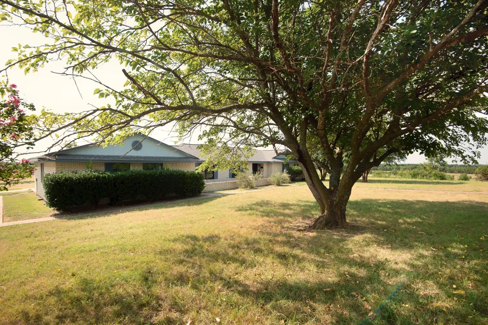 6883 County Road 4098 Kaufman, TX 75142
