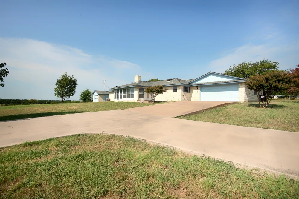 6883 County Road 4098 Kaufman, TX 75142