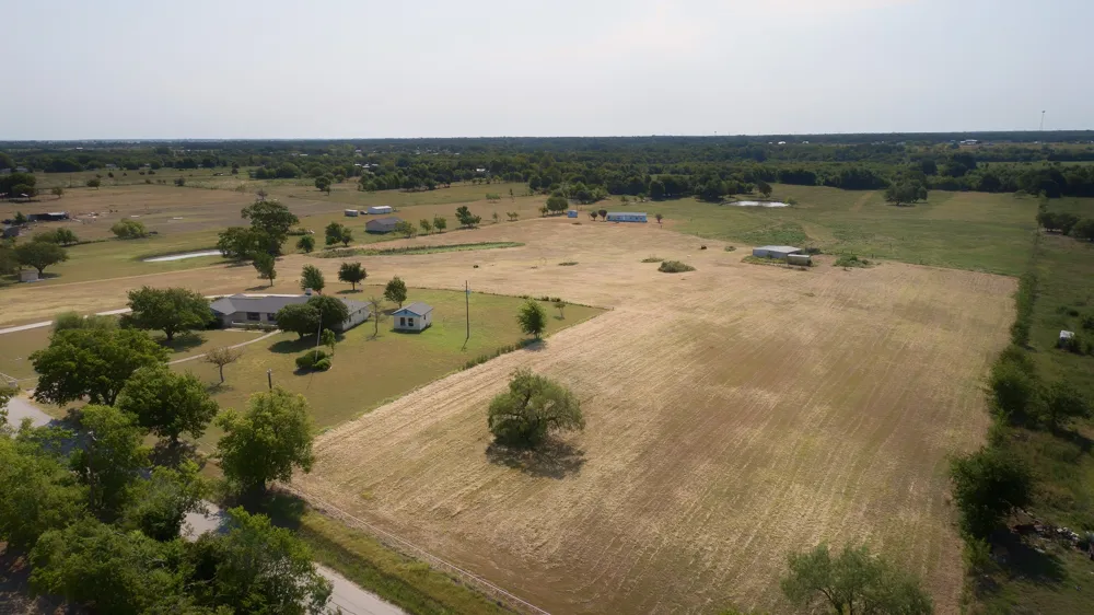 6883 County Road 4098 Kaufman, TX 75142