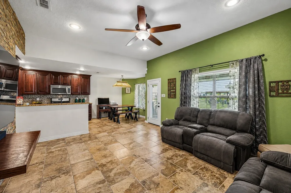 206 King George Way Ponder, TX 76259