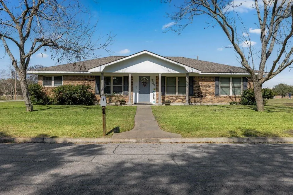 727 Partridge Lane Eagle Lake, TX 77434