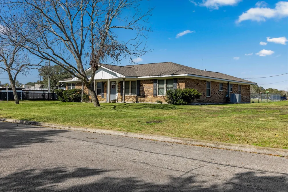 727 Partridge Lane Eagle Lake, TX 77434